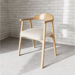 Lykke armstoel | naturel oak onderstel | stof Apia