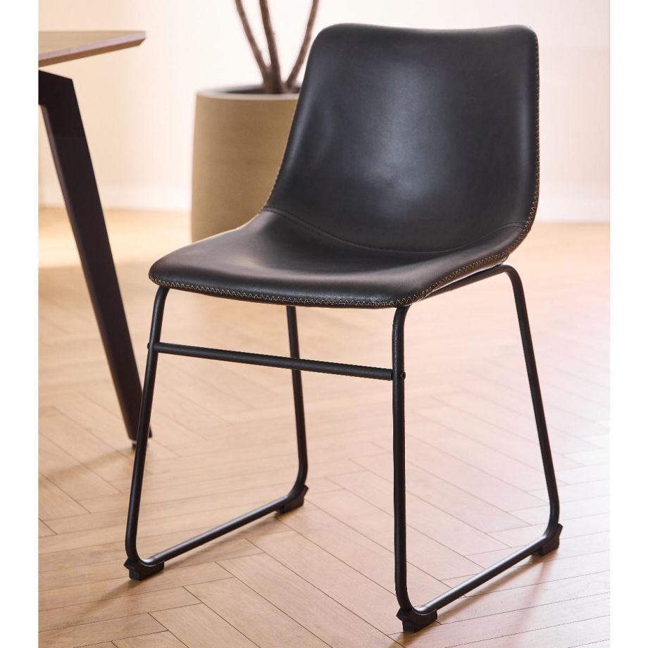 Nøra Nilla eetkamerstoel | zwart metaal onderstel | PU vintage
