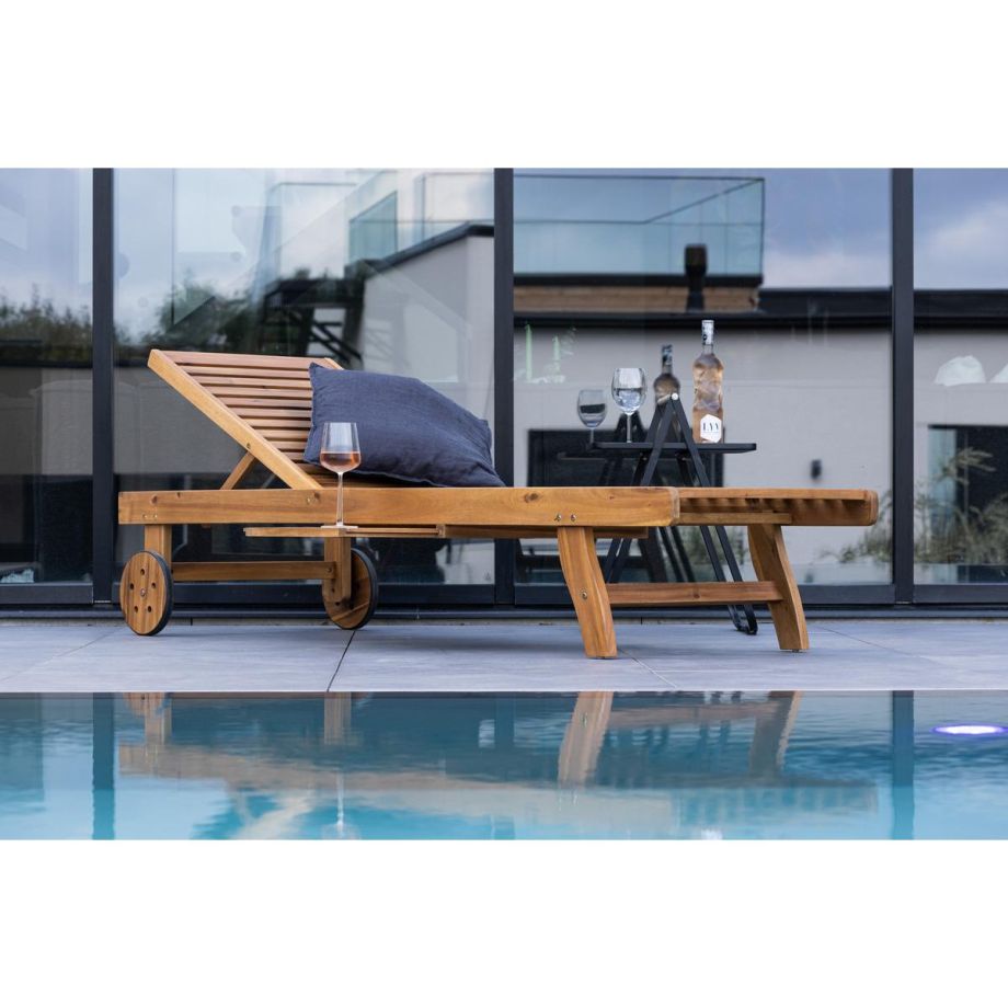 Svea Cemre ligbed op wielen - acaciahout - naturel