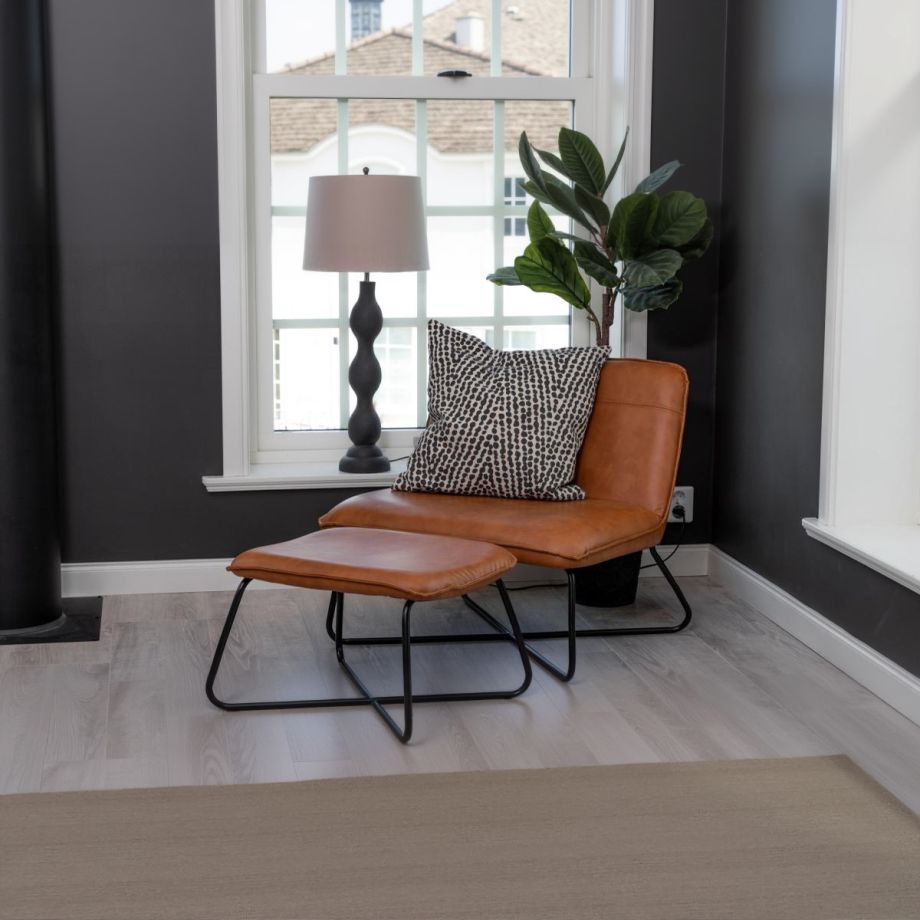 Svea Selo fauteuil met voetenbank - lederlook - cognac