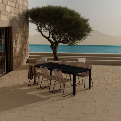 Svea Clara rechthoekige tuintafel - zwart + 6x Thelma tuinstoelen - bruin