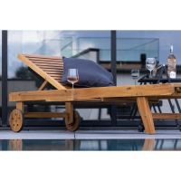 Svea Cemre ligbed op wielen - acaciahout - naturel