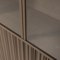 Woood Nova lage vitrinekast grenen - truffelbruin