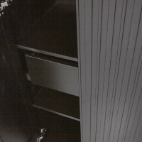 New Gravure hoge kast met lade grenen zwart van het woonmerk WOOOD